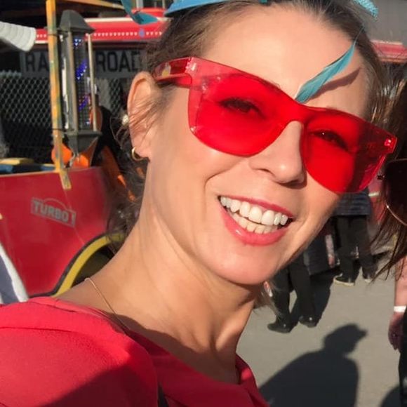 Meet your Posher, Debi - Picture 1 of 1